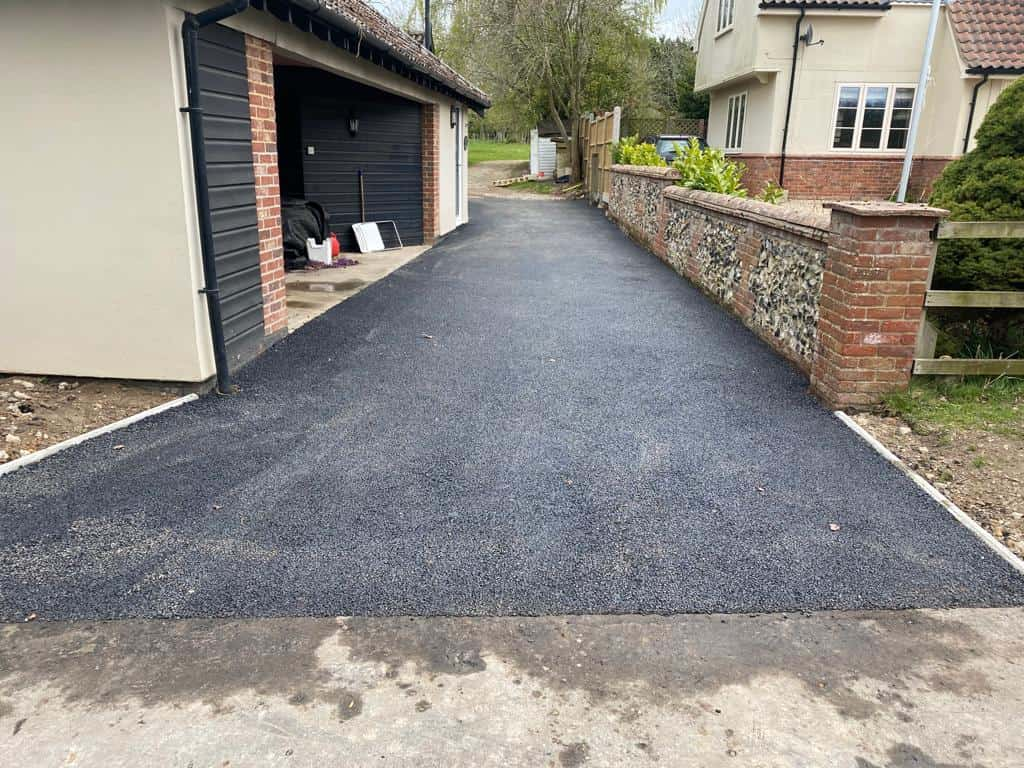 This is a newly installed tarmac driveway. All works carried out by Folkestone Driveways